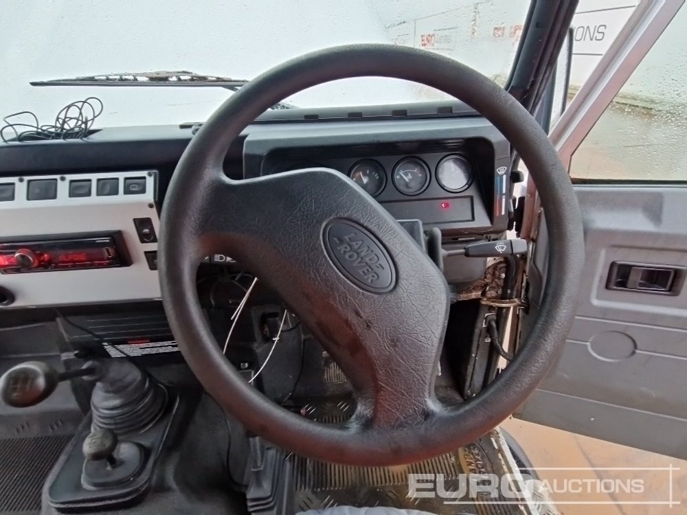 SUV 2002 Land Rover Defender 90: foto 36