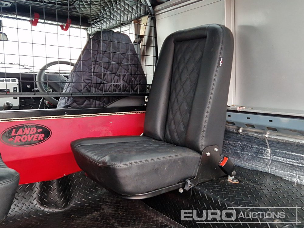 SUV 2002 Land Rover Defender 90: foto 22