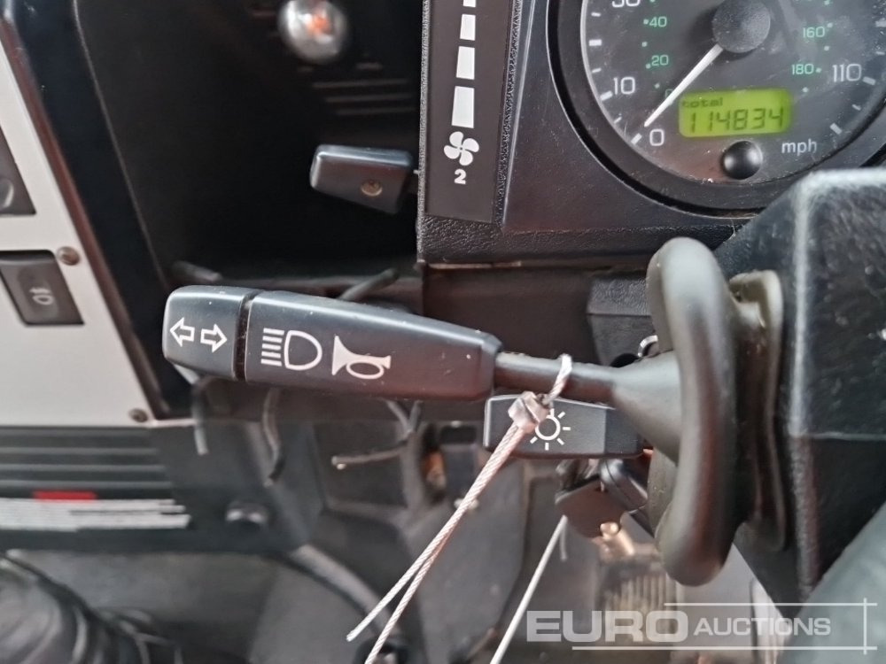 SUV 2002 Land Rover Defender 90: foto 38