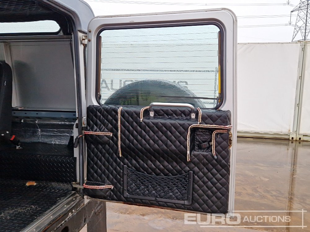 SUV 2002 Land Rover Defender 90: foto 20