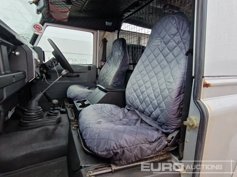 SUV 2002 Land Rover Defender 90: foto 25
