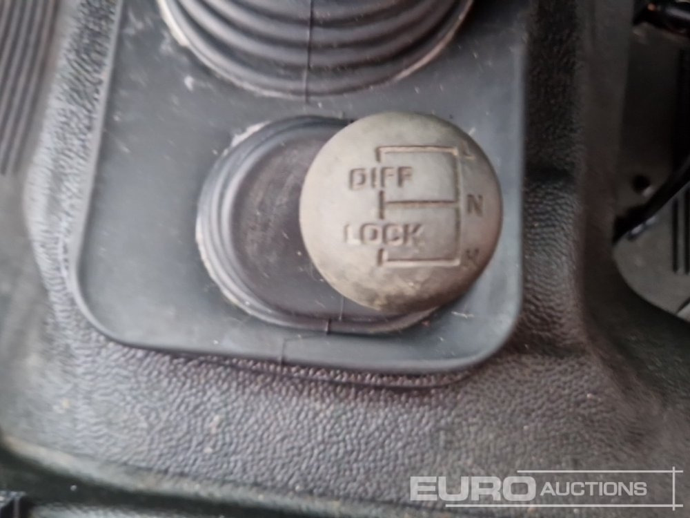 SUV 2002 Land Rover Defender 90: foto 31