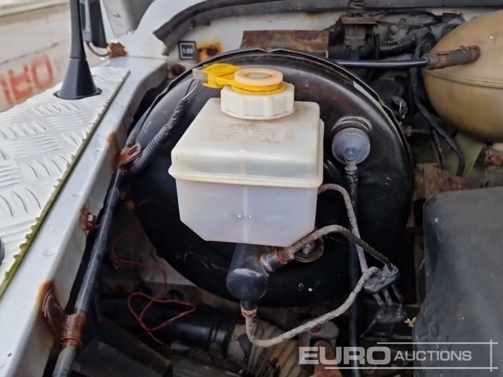 SUV 2002 Land Rover Defender 90: foto 17