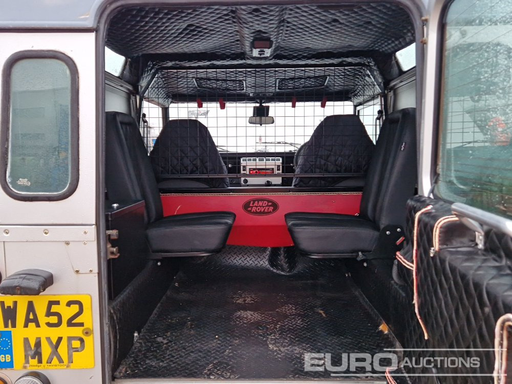 SUV 2002 Land Rover Defender 90: foto 21
