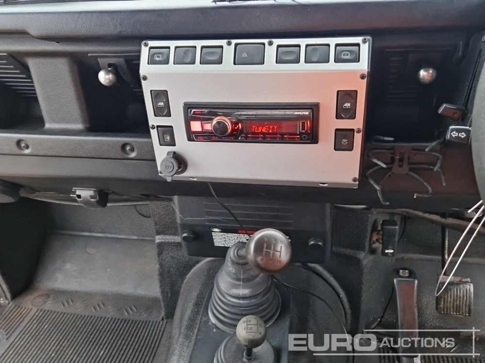 SUV 2002 Land Rover Defender 90: foto 29
