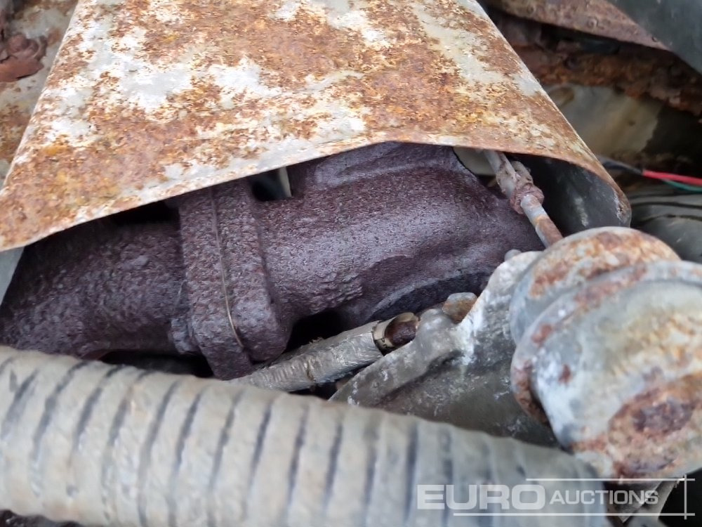 SUV 2002 Land Rover Defender 90: foto 15