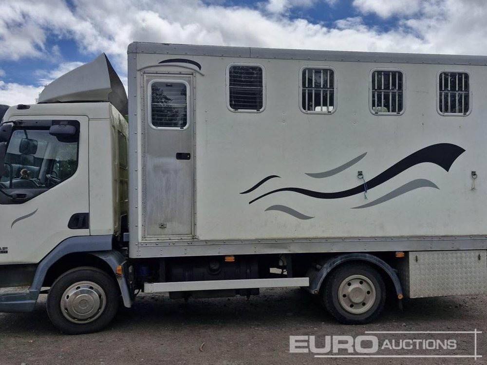 2006 DAF 45.150 - Caminhão transporte de gado: foto 1 2006 DAF 45.150 - Caminhão transporte de gado: foto 1