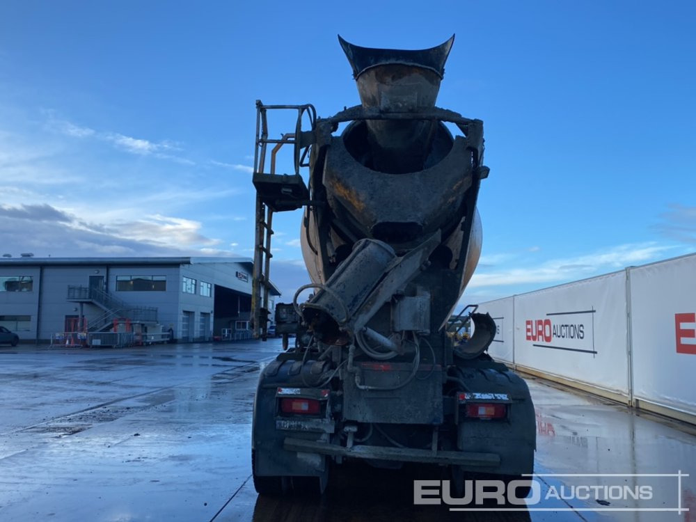 2006 Hino 3213 - Caminhão betoneira: foto 4 2006 Hino 3213 - Caminhão betoneira: foto 4