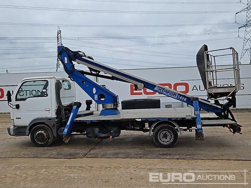 2007 Nissan Cabstar 35.13 - Caminhão com plataforma aérea: foto 2 2007 Nissan Cabstar 35.13 - Caminhão com plataforma aérea: foto 2
