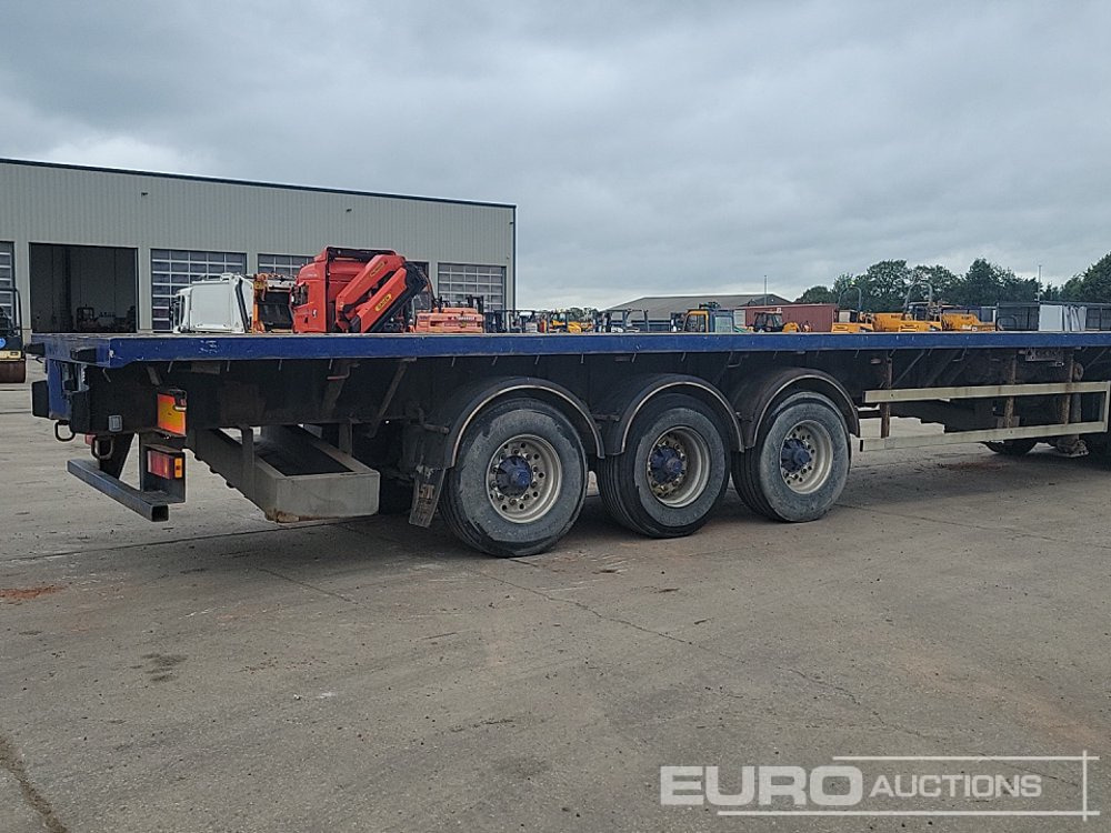 2007 SDC Trailer Tri Axle Extendable Flatbed Trailer, Twist Locks, Rear Steer - Semi-reboque plataforma/ Caixa aberta: foto 5 2007 SDC Trailer Tri Axle Extendable Flatbed Trailer, Twist Locks, Rear Steer - Semi-reboque plataforma/ Caixa aberta: foto 5