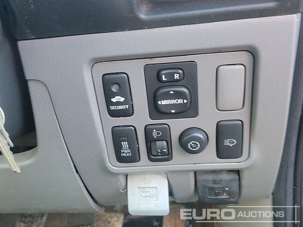 Pick-up 2010 Toyota Hilux Invincible: foto 32