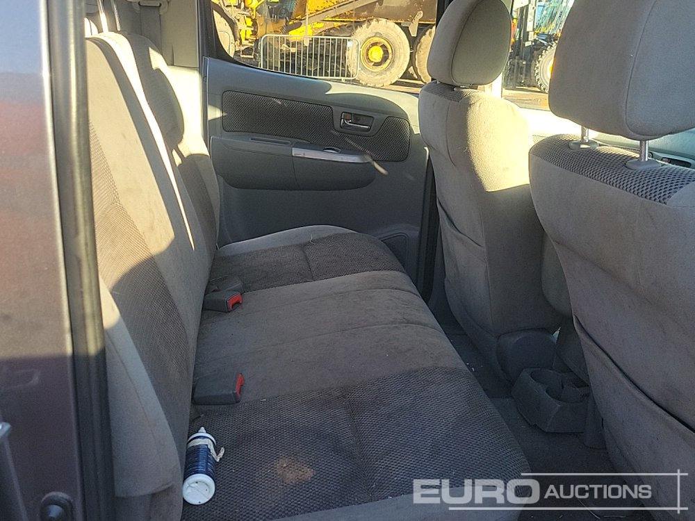 Pick-up 2010 Toyota Hilux Invincible: foto 26