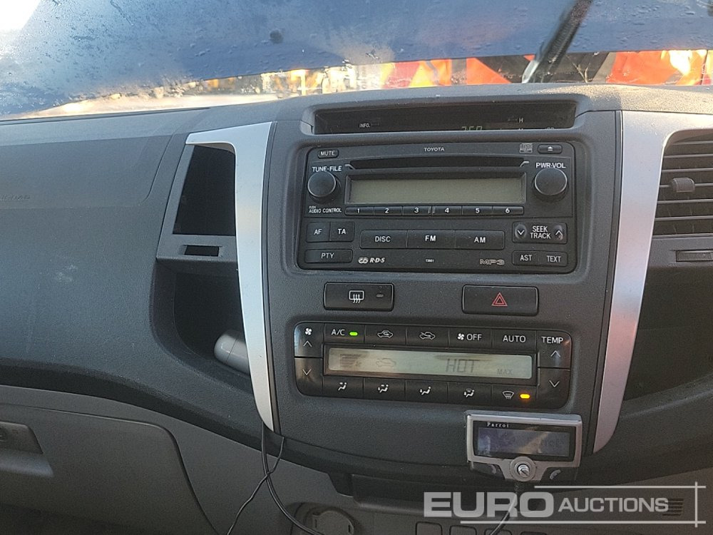 Pick-up 2010 Toyota Hilux Invincible: foto 36