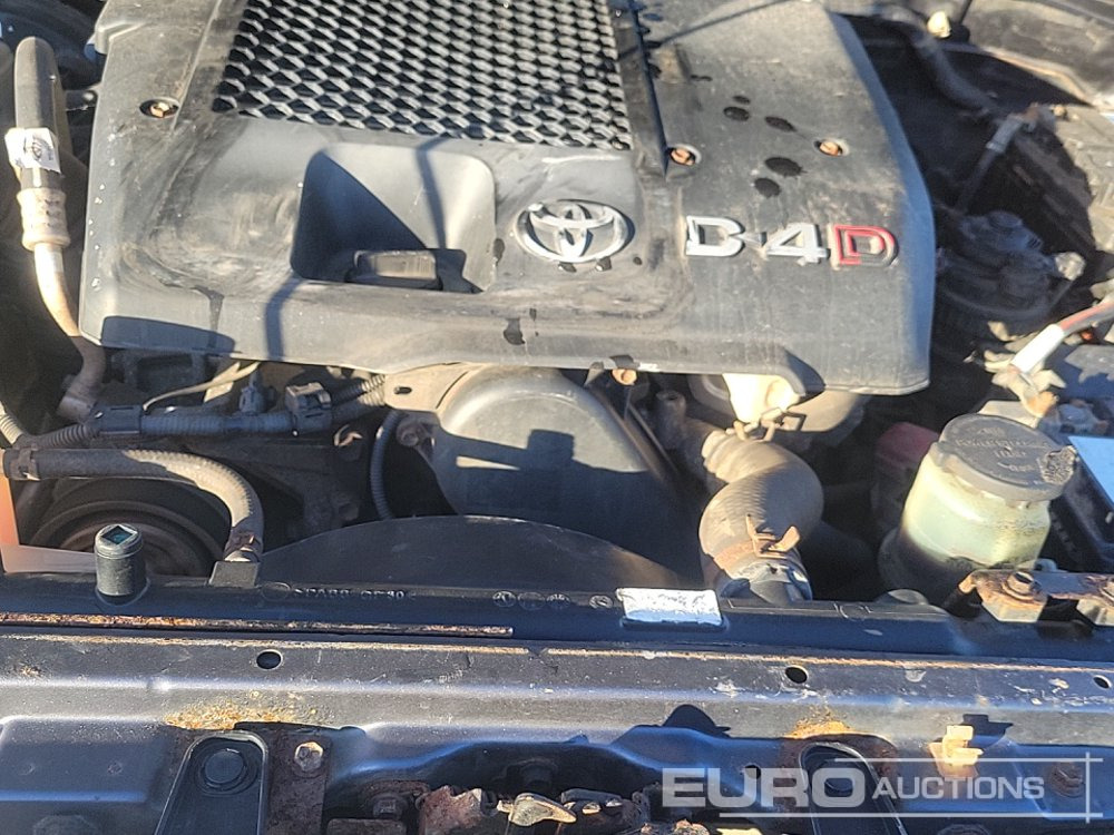 Pick-up 2010 Toyota Hilux Invincible: foto 19