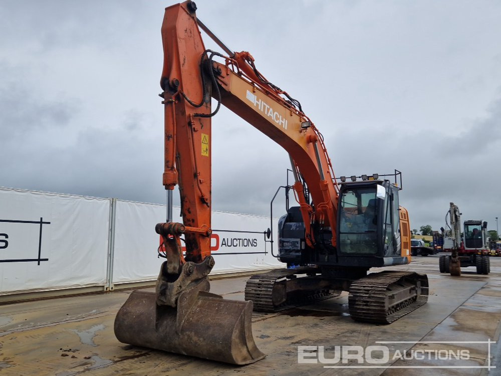 2013 Hitachi ZX225USLC-5B - Escavadora de rastos: foto 1 2013 Hitachi ZX225USLC-5B - Escavadora de rastos: foto 1