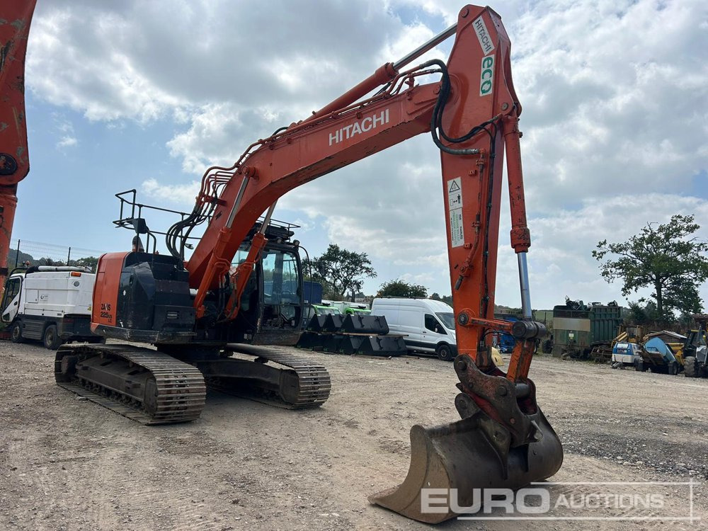 2015 Hitachi ZX225USLC-5B - Escavadora de rastos: foto 4 2015 Hitachi ZX225USLC-5B - Escavadora de rastos: foto 4