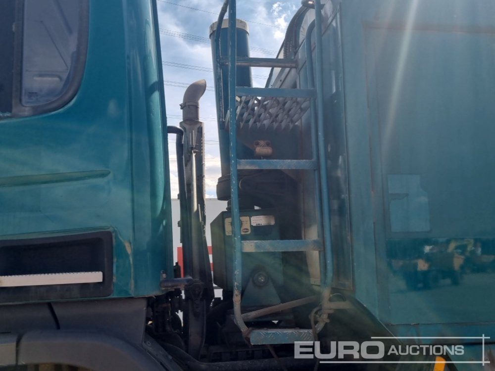 Caminhão basculante 2015 Scania P370: foto 17