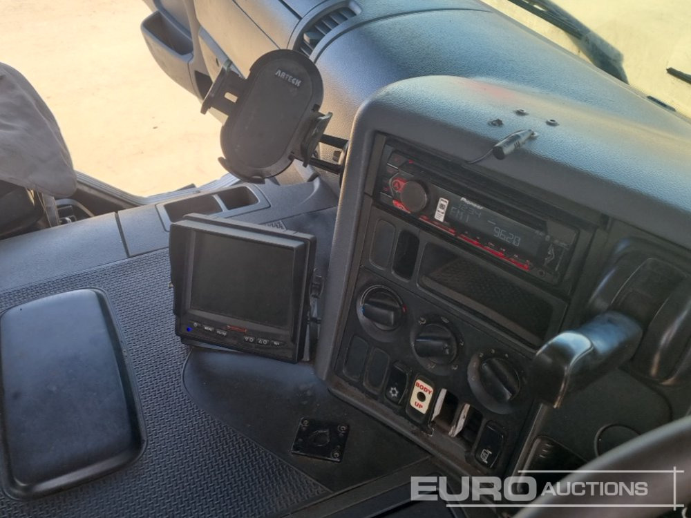 Caminhão basculante 2015 Scania P370: foto 30