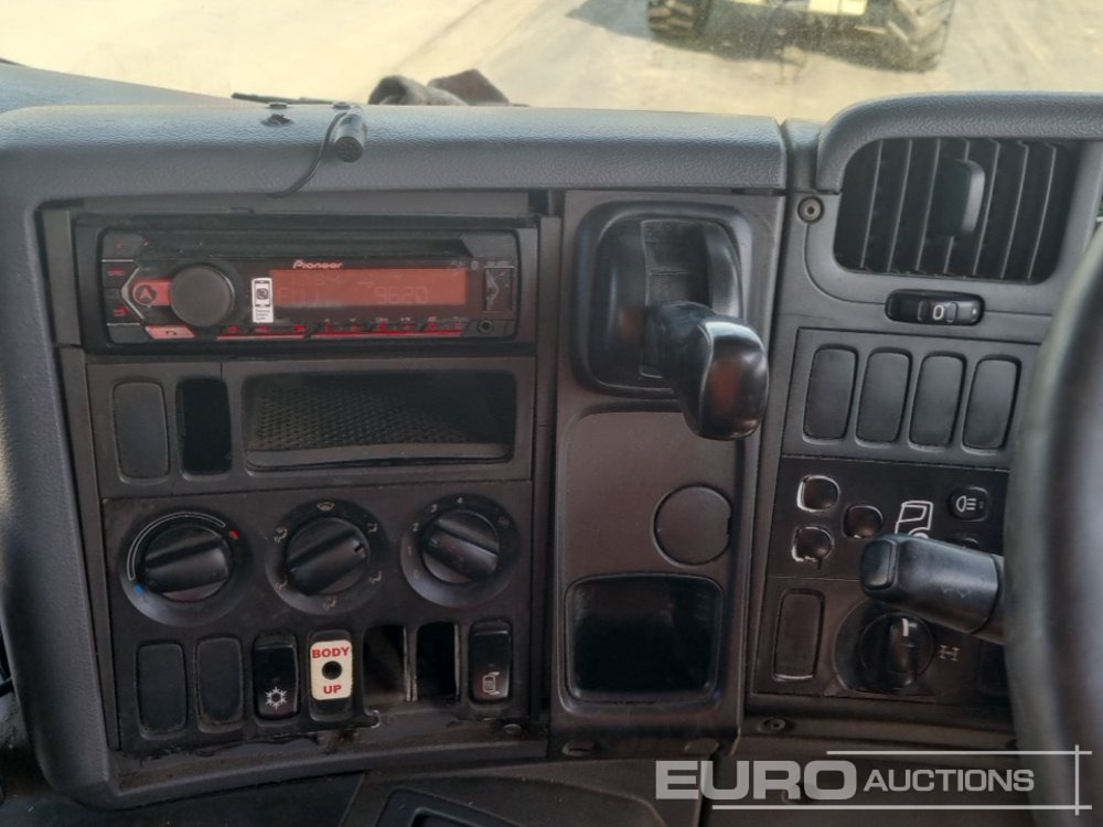 Caminhão basculante 2015 Scania P370: foto 31