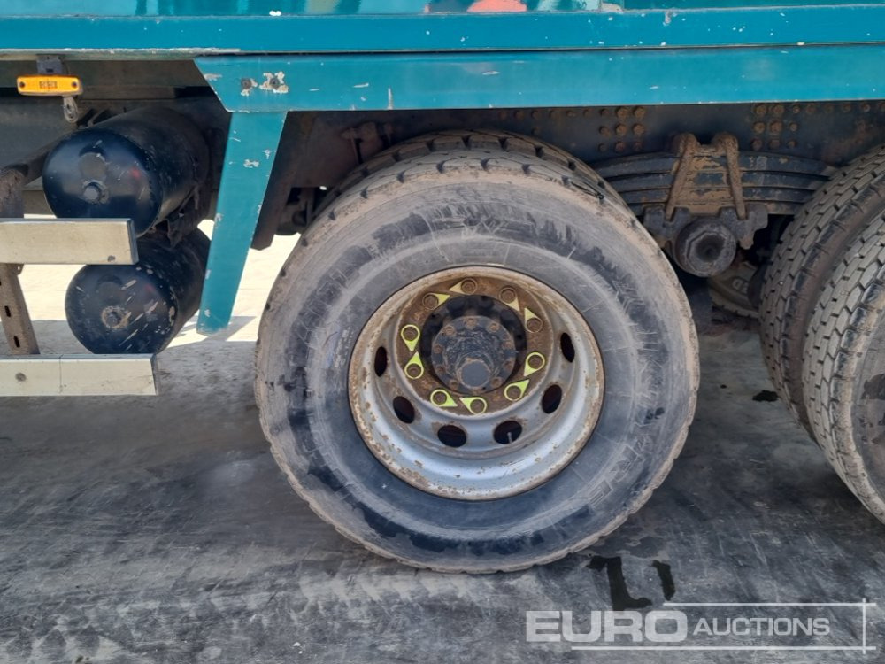 Caminhão basculante 2015 Scania P370: foto 11