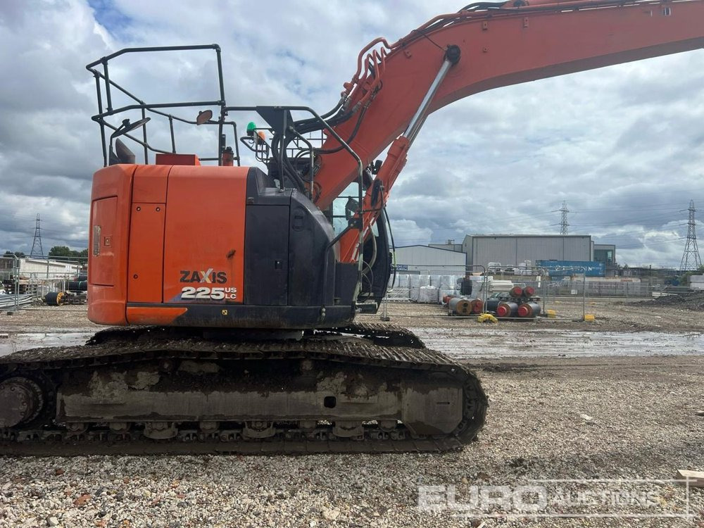 2017 Hitachi ZX225USLC-6 - Escavadora de rastos: foto 3 2017 Hitachi ZX225USLC-6 - Escavadora de rastos: foto 3