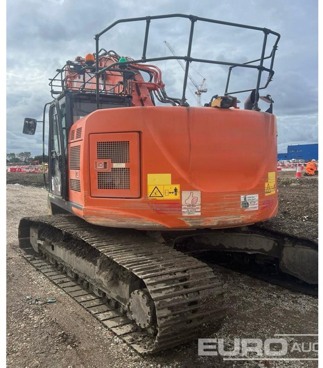 2017 Hitachi ZX225USLC-6 - Escavadora de rastos: foto 2 2017 Hitachi ZX225USLC-6 - Escavadora de rastos: foto 2