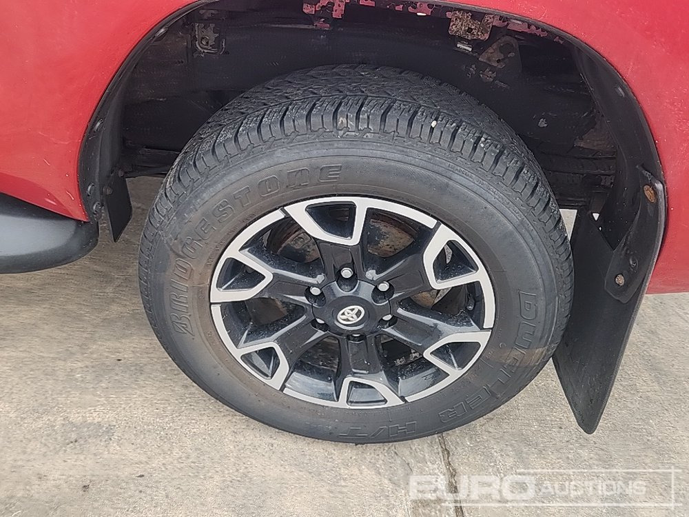 Pick-up 2018 Toyota Hilux Invincible X: foto 10