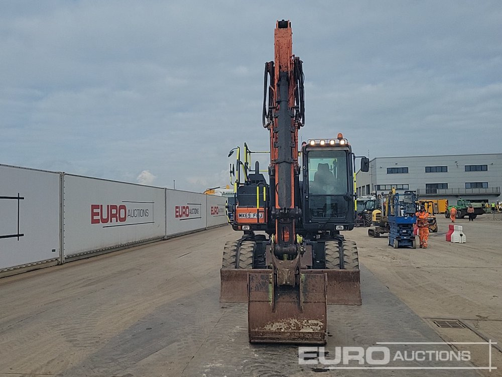 Escavadeira de rodas 2019 Doosan DX140W-5: foto 8