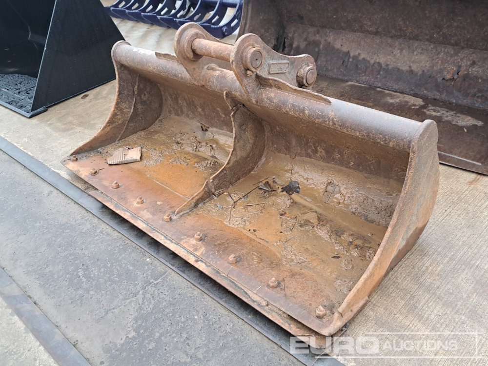 72" Strickland Ditching Bucket 65mm Pin to suit 13 Ton Excavator - Balde: foto 1 72" Strickland Ditching Bucket 65mm Pin to suit 13 Ton Excavator - Balde: foto 1