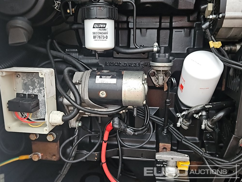 Gerador elétrico Aggreko 32kVA Generator, 3 Cylinder Engine (Parts Missing): foto 12