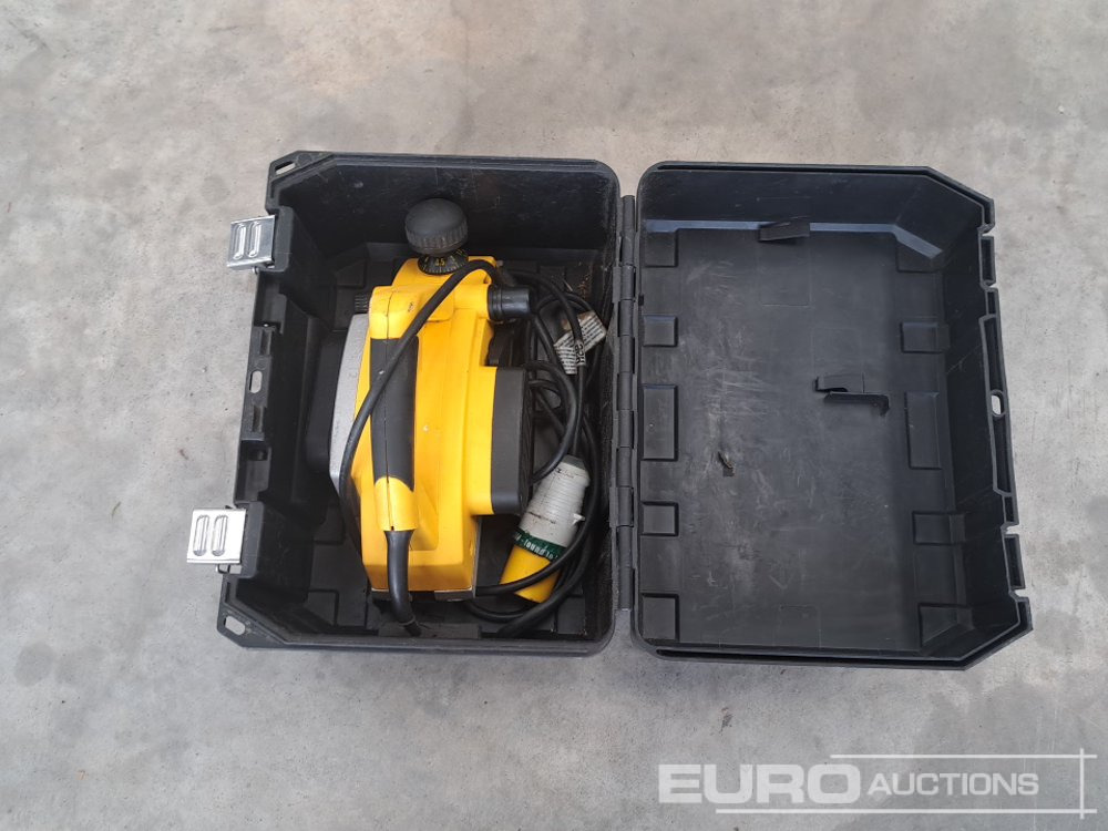 Dewalt DW678L 110 Volt Planer - Equipamento de construção: foto 2 Dewalt DW678L 110 Volt Planer - Equipamento de construção: foto 2