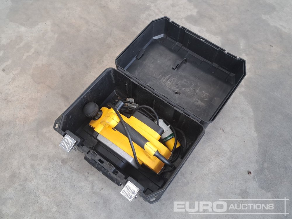 Dewalt DW678L 110 Volt Planer - Equipamento de construção: foto 1 Dewalt DW678L 110 Volt Planer - Equipamento de construção: foto 1