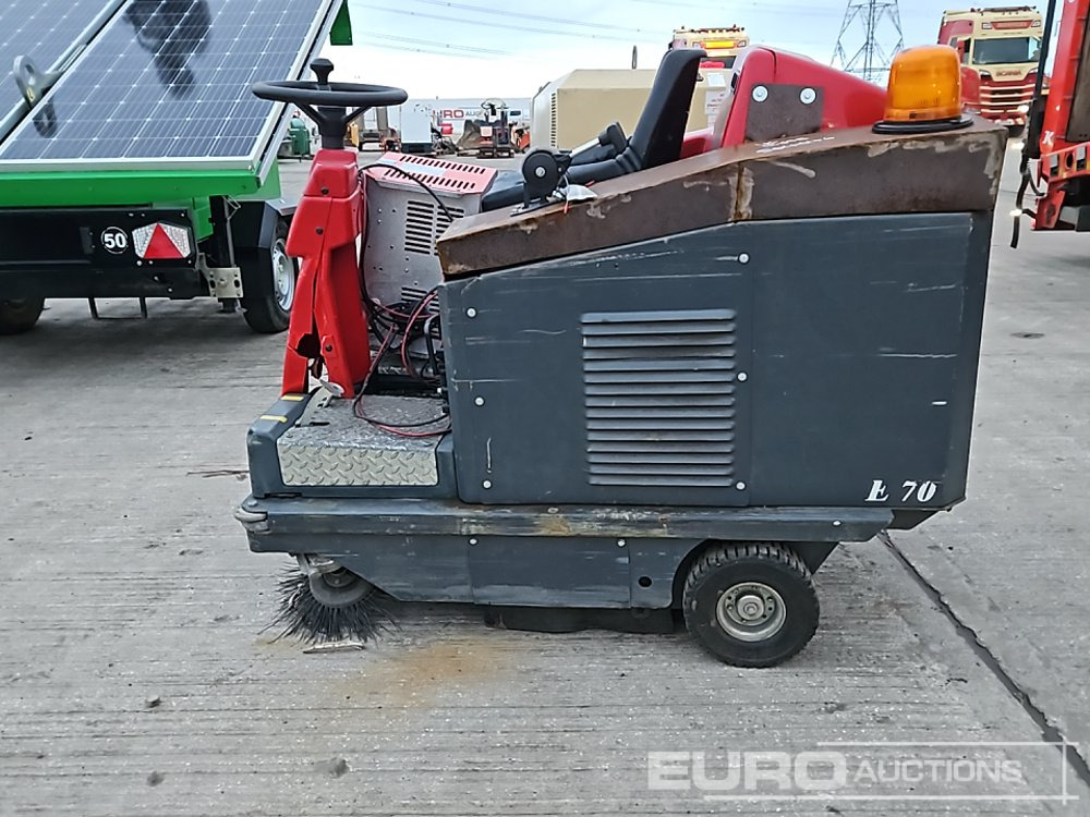 Electric Ride on Floor Sweeper, Charger - Carrinho de golfe: foto 2 Electric Ride on Floor Sweeper, Charger - Carrinho de golfe: foto 2