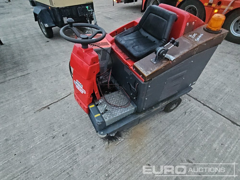 Electric Ride on Floor Sweeper, Charger - Carrinho de golfe: foto 1 Electric Ride on Floor Sweeper, Charger - Carrinho de golfe: foto 1