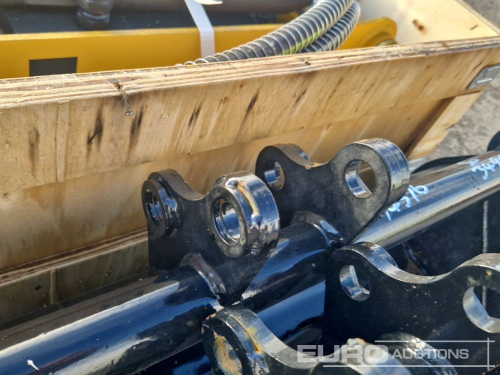 Equipamento de Escavadeira Unused JPC Hydraulic Breaker, 32" Ditching Bucket, 8" Digging Bucket to suit Mini Excavator: foto 9 Equipamento de Escavadeira Unused JPC Hydraulic Breaker, 32" Ditching Bucket, 8" Digging Bucket to suit Mini Excavator: foto 9