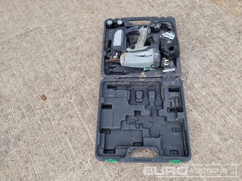 Hitachi NT65GS 3.6 Volt Cordless Nailer, 3 Batterys, Charger - Equipamento de construção: foto 4 Hitachi NT65GS 3.6 Volt Cordless Nailer, 3 Batterys, Charger - Equipamento de construção: foto 4