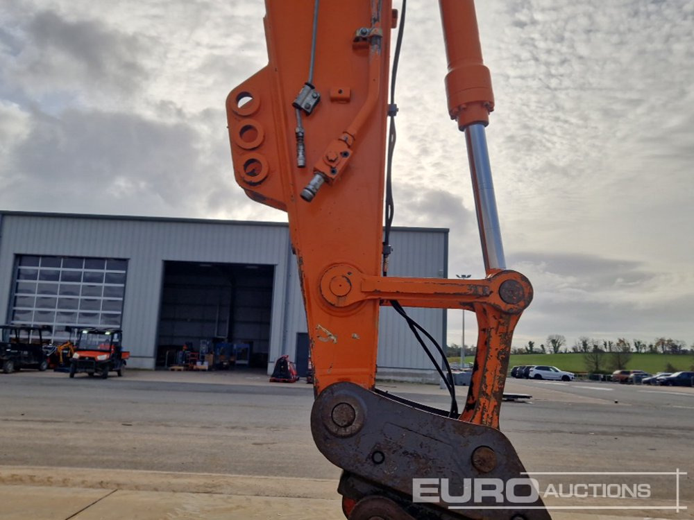 Escavadora de rastos Hitachi ZX225USLC-3: foto 22 Escavadora de rastos Hitachi ZX225USLC-3: foto 22