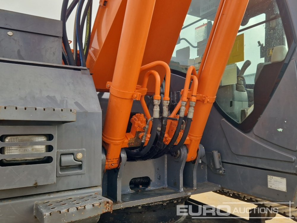 Escavadora de rastos Hitachi ZX225USLC-3: foto 17 Escavadora de rastos Hitachi ZX225USLC-3: foto 17