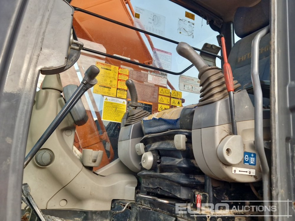 Escavadora de rastos Hitachi ZX225USLC-3: foto 31 Escavadora de rastos Hitachi ZX225USLC-3: foto 31