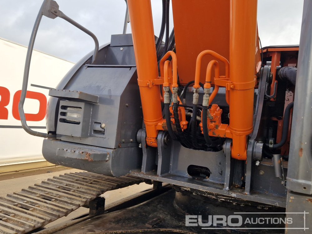 Escavadora de rastos Hitachi ZX225USLC-3: foto 16 Escavadora de rastos Hitachi ZX225USLC-3: foto 16