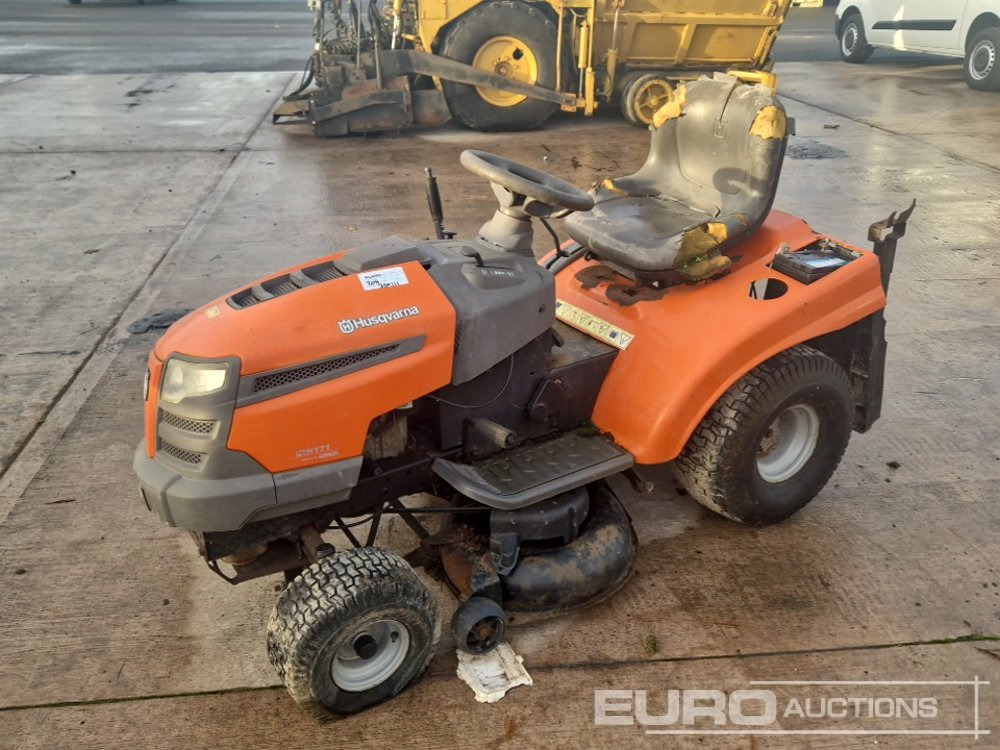 Husqvarna Petrol Ride on Lawnmower (Non Runner) - Cortador de grama: foto 1 Husqvarna Petrol Ride on Lawnmower (Non Runner) - Cortador de grama: foto 1