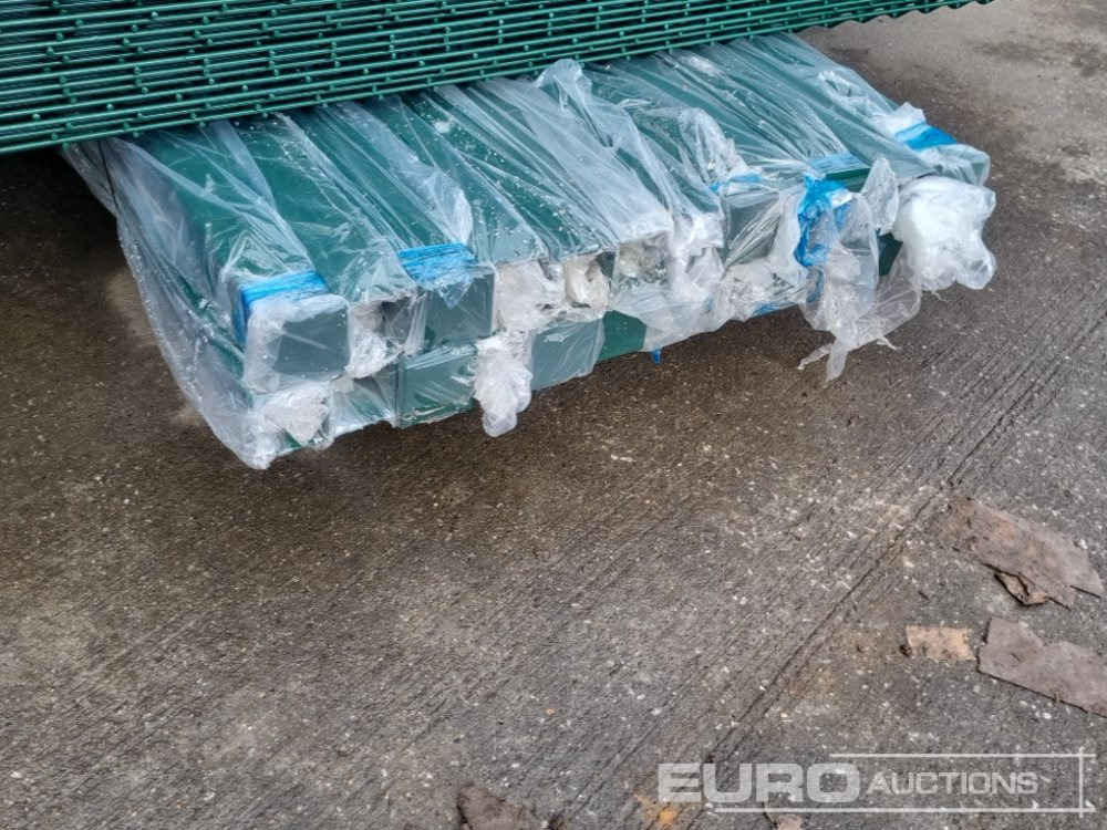 Máquina agrícola Unused Galvanised & Powder Coated Heavy Duty (5mm) Wire Mesh Fencing, 25 x H2.4m x W2.2m Panels, 26 x 60mm x 60mm x3m Posts, with Fittings (Green): foto 20