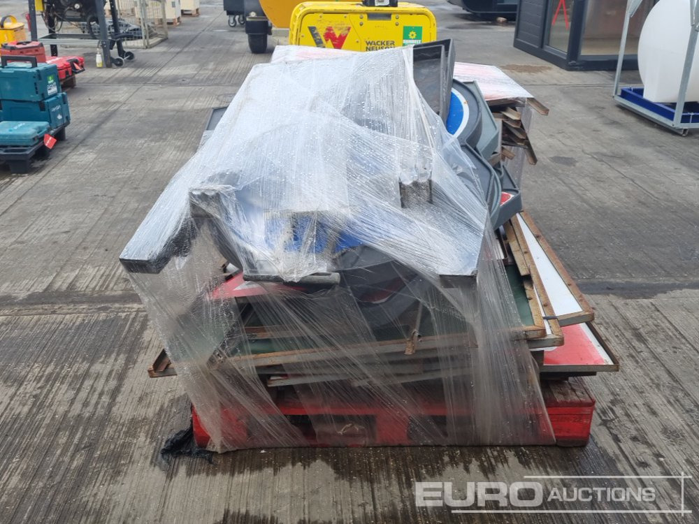 Equipamento de construção Pallet of Signs (2 of): foto 6