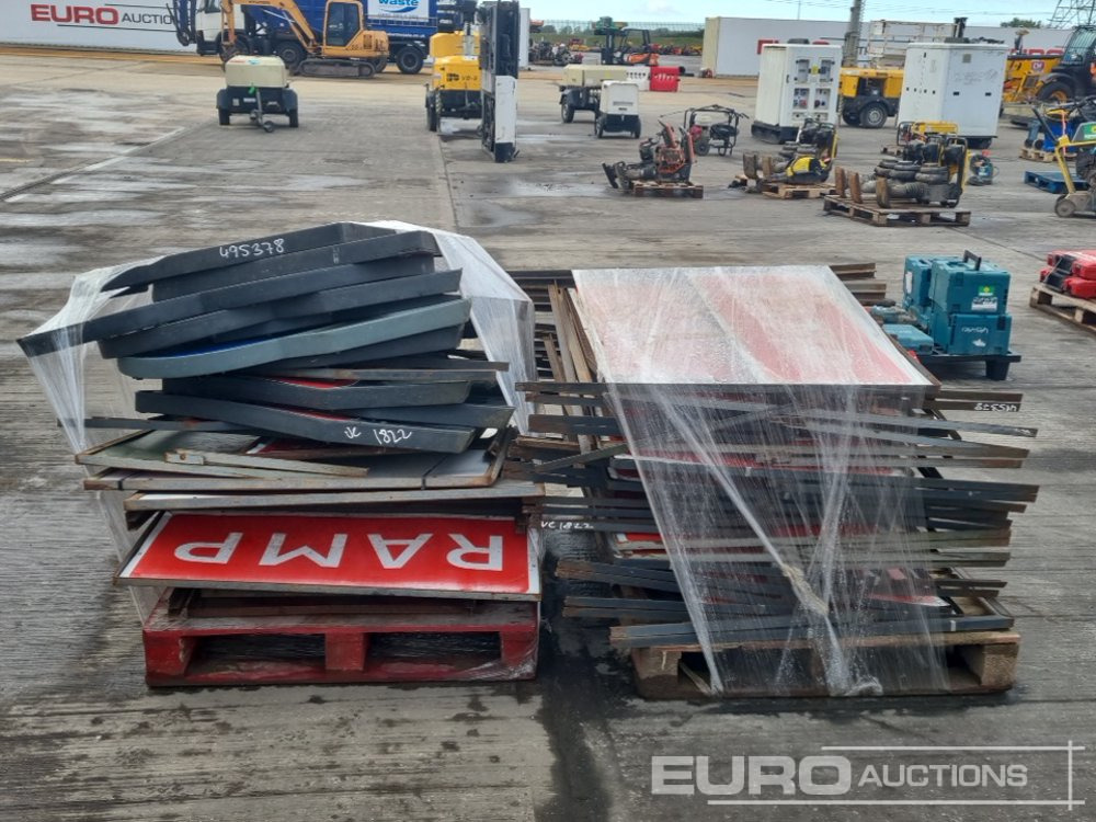 Equipamento de construção Pallet of Signs (2 of): foto 8
