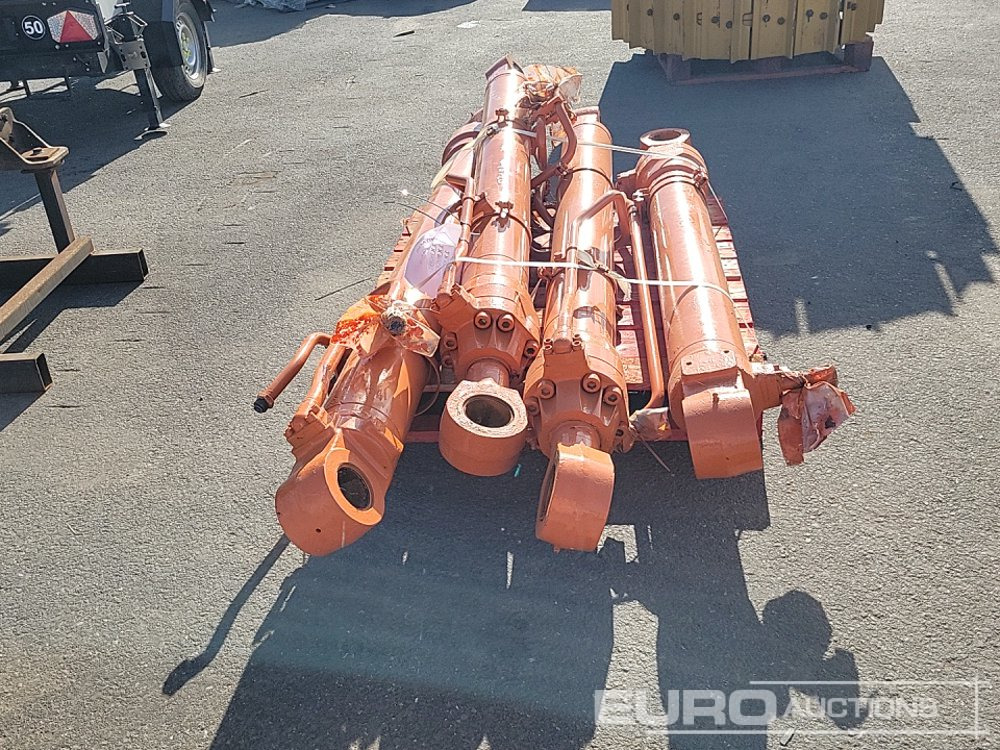 Hitachi Rams to suit Excavator (4 of) - Peça de reposição: foto 4 Hitachi Rams to suit Excavator (4 of) - Peça de reposição: foto 4
