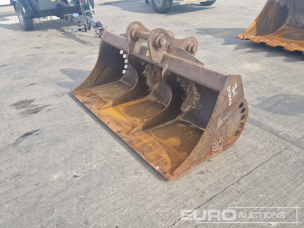 Rhinox 74" Ditching Bucket 65mm Pin to suit 13 Ton Excavator - Balde: foto 1 Rhinox 74" Ditching Bucket 65mm Pin to suit 13 Ton Excavator - Balde: foto 1