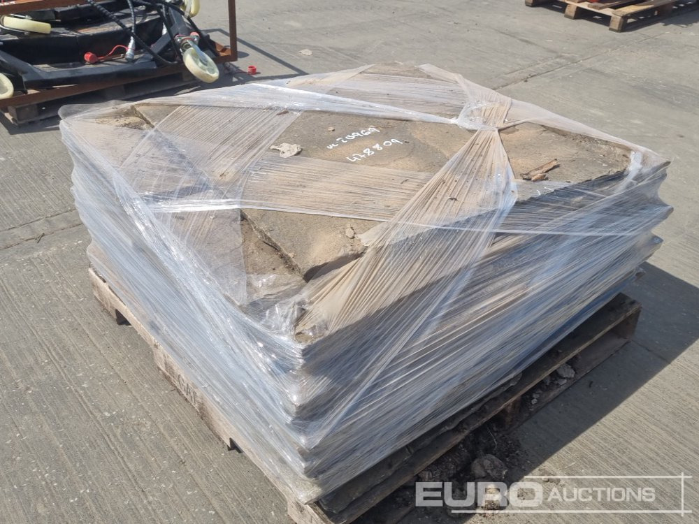 Selection of Various Size Reclaimed Stone Slabs (2 Pallers of) - Equipamento de construção: foto 1 Selection of Various Size Reclaimed Stone Slabs (2 Pallers of) - Equipamento de construção: foto 1