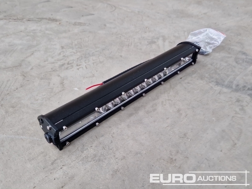 Unused 13" 120W Combo Beam LED Light Bar, Mounting Brackets, IP68 Waterproof - Equipamento de construção: foto 2 Unused 13" 120W Combo Beam LED Light Bar, Mounting Brackets, IP68 Waterproof - Equipamento de construção: foto 2