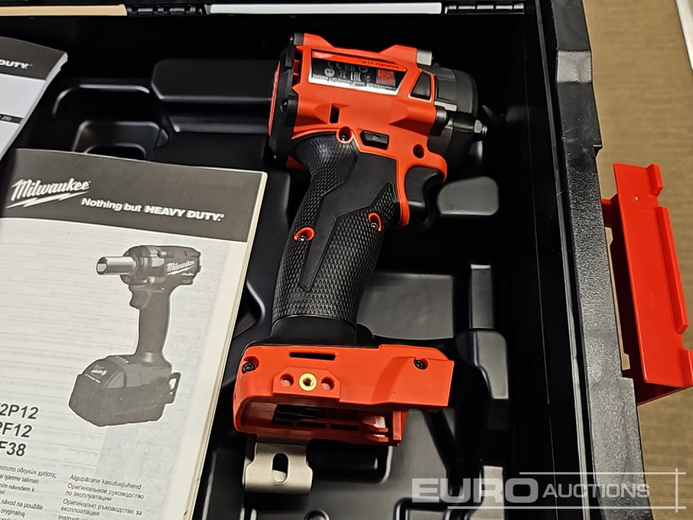 Unused Milwaukee M18 FIW2F38 18V Fuel Brushless 3/8'' Impact Wrench - (Body and Case Onlu) - Equipamento de construção: foto 4 Unused Milwaukee M18 FIW2F38 18V Fuel Brushless 3/8'' Impact Wrench - (Body and Case Onlu) - Equipamento de construção: foto 4