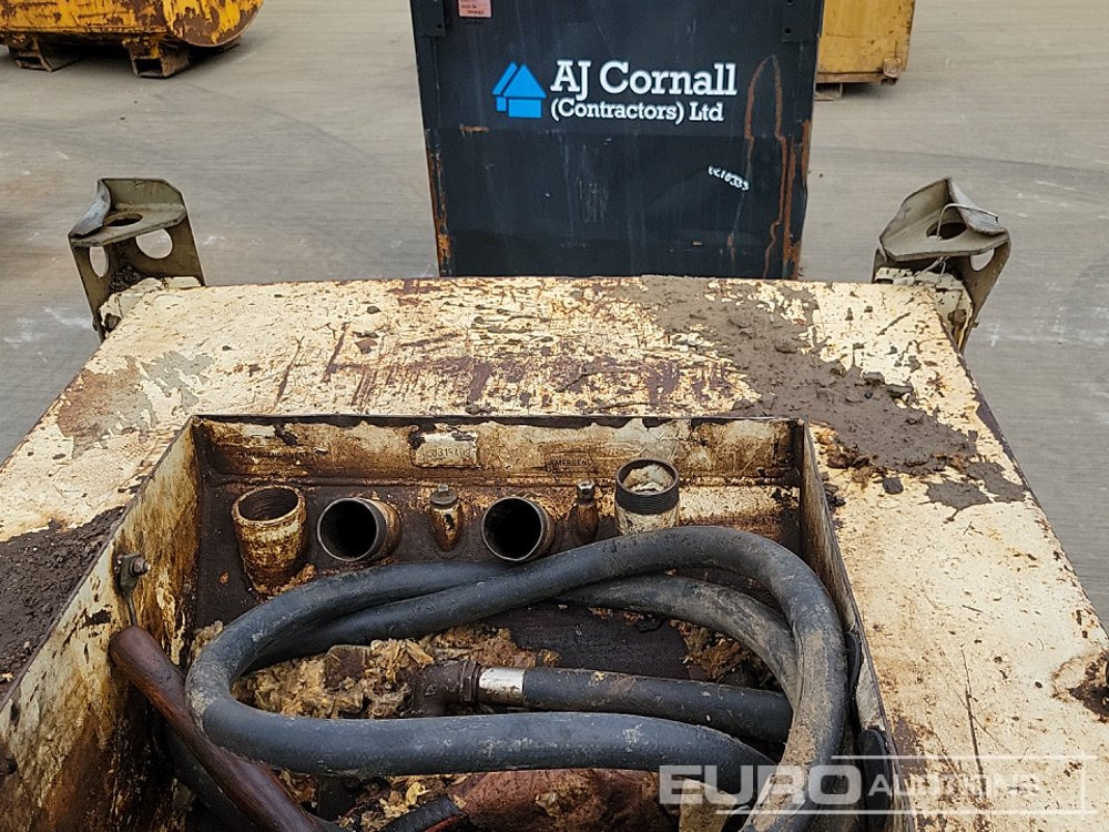 Depósito de armazenamento Western Bunded Fuel Bowser, Manual Pump: foto 9